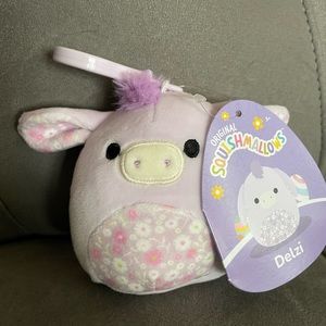 Delzi 3 in. Clip Squishmallow